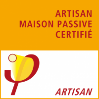En Janvier 2017, Mickaël Garnier a obtenu la certification Maison Passive. L'objectif de la formation « Artisan Certifié Maison Passive » est de garantir une qualité élevée lors de la construction de maisons passives.